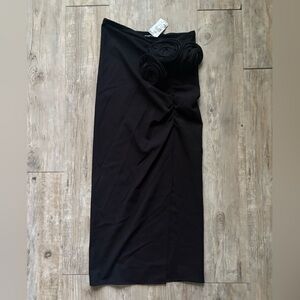 Another Mode Women's Skirt with Slit and Floral Detail, Size Medium